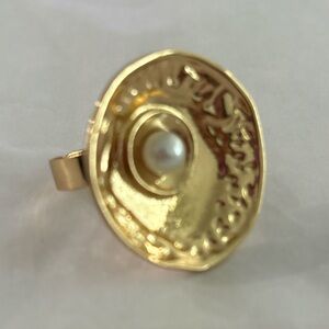 Elegant Gold Pearl Ring